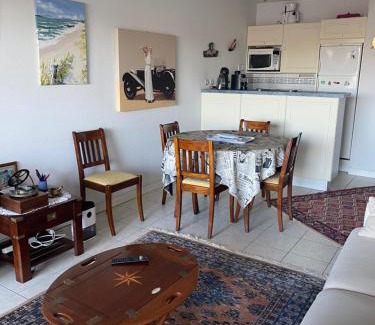 Arzon Apartment | Appartement 3 pièces de 52 m2 face au port du Crouesty avec terrasse de 18 m2 parking privé et wifi gratuit