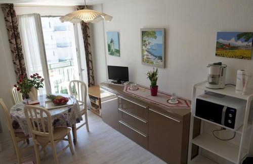 Bagneres-de-Luchon Apartment | Appartement 4 pers. à Luchon - Balcons Sud, Parking et Proximité Thermes et Commerces - FR-1-313-151