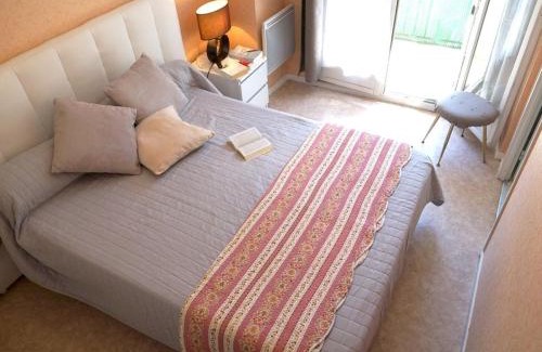 Bagneres-de-Luchon Apartment | Appartement 4 pers. à Luchon - Balcons Sud, Parking et Proximité Thermes et Commerces - FR-1-313-151