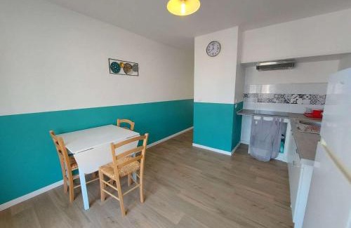 Marseillan Plage Apartment | Appartement 4 pièces à Marseillan Plage, proche de la mer, avec parking et équipements complets - FR-1-326-799