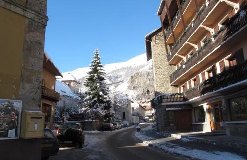 Valloire Apartment | Appartement 4 pièces pour 8/9 personnes, exposé Sud, au centre de Valloire, proche télécabine et loisirs - FR-1-263-216