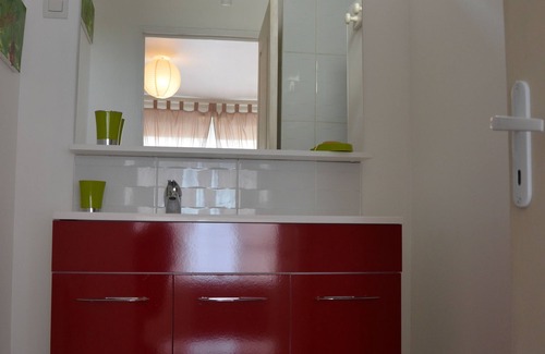 Bessan House | Appartement Bord de Piscine