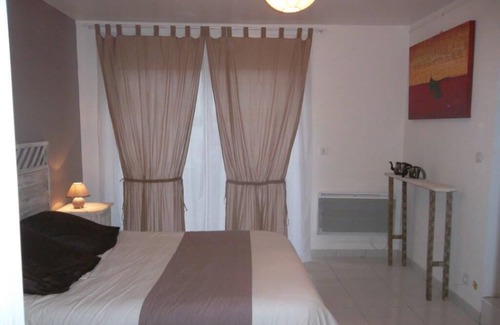 Bessan House | Appartement Bord de Piscine
