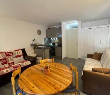 Allos Apartment | Appartement centre station 6 couchages