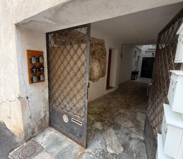 Centre Historique Apartment | Appartement centre-ville Narbonne 5 personnes, climatisé, 2 chambres