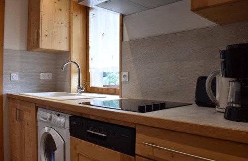 Meribel Centre Apartment | Appartement chaleureux 4 pièces, accès direct aux pistes, proche commerces et services, parking couvert - FR-1-180-178
