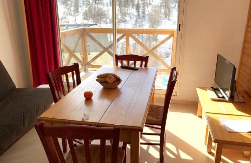 Allos Apartment | Appartement charmant a Allos vue montagne 285 m² piscine partagee