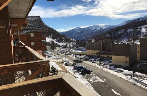 Allos Apartment | Appartement charmant a Allos vue montagne 285 m² piscine partagee