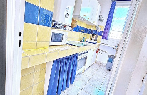 Saint-Raphael Apartment | Appartement climatisé à 15mn de la mer,du centre ville et de la gare.