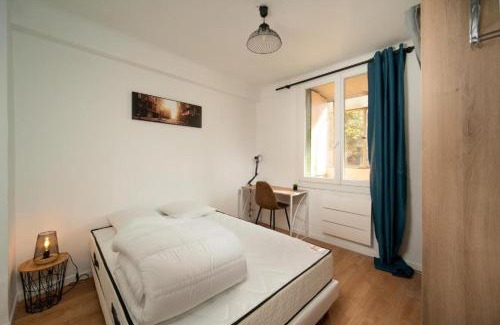 Larose Apartment | Appartement climatisé 3 chambres avec terrasse idéal pour 6 à 8 personnes