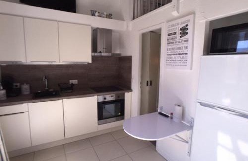 Leucate Apartment | Appartement climatisé pour 6 à Port Leucate, proche plage, parking privé, tout équipé, refait à neuf - FR-1-81-428