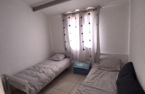 Leucate Apartment | Appartement climatisé pour 6 à Port Leucate, proche plage, parking privé, tout équipé, refait à neuf - FR-1-81-428