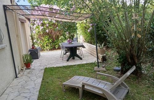 Hourtin Apartment | Appartement confortable à Hourtin avec terrasse