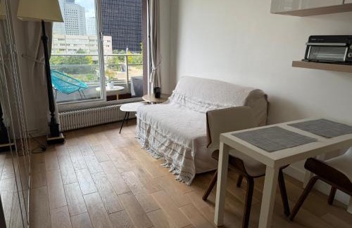 Puteaux Apartment | Appartement cosy à Paris en métro -balcon & wifi
