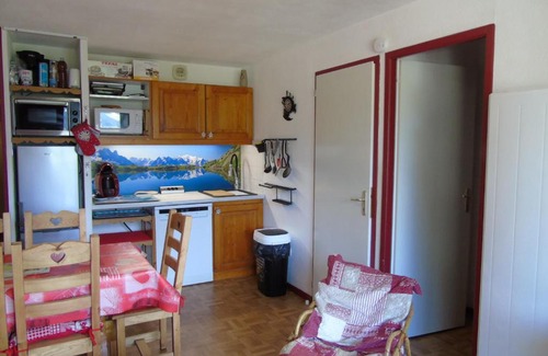 Valfrejus Apartment | Appartement cosy 2 pièces + cabine, 6 pers., proche télésièges, commerces, avec balcon et équipement complet - FR-1-561-28