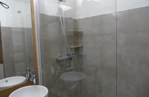 Valfrejus Apartment | Appartement cosy 2 pièces + cabine, 6 pers., proche télésièges, commerces, avec balcon et équipement complet - FR-1-561-28