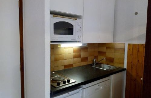 Meribel-Mottaret Apartment | Appartement cosy 4 couchages à Méribel, bord de pistes - FR-1-355-61