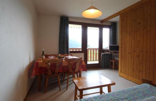 Termignon Apartment | Appartement cosy 4 pers, pied des pistes, balcon, parking, WiFi - FR-1-508-192