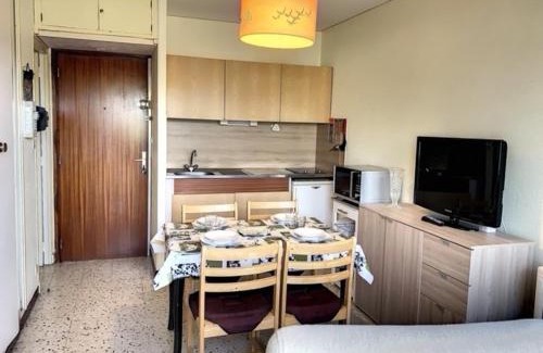 Balaruc-les-Bains Apartment | Appartement cosy proche des Thermes avec balcon, WiFi et parking - FR-1-503-117