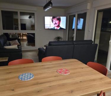 Longuenesse Apartment | Appartement cosy près de Sceneo et Auchan au dessus du fleuriste Bellafleur