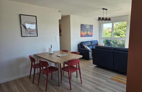 Longuenesse Apartment | Appartement cosy près de Sceneo et Auchan au dessus du fleuriste Bellafleur