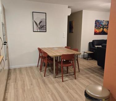 Longuenesse Apartment | Appartement cosy près de Sceneo et Auchan au dessus du fleuriste Bellafleur