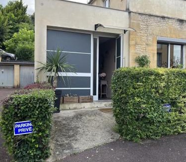 Sarlat-la-Caneda Apartment | Appartement dans résidence à Sarlat parkings