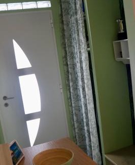 Hyeres Apartment | Appartement de 45 m2 en rez-de-villa avec jardin