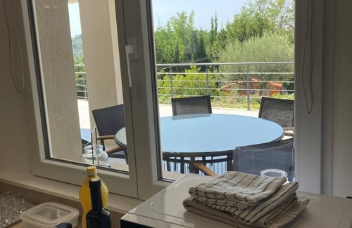 Vence Apartment | Appartement F3 Spacieux Avec Terrasse Idéal Pour une Famille Proche Centre Ville
