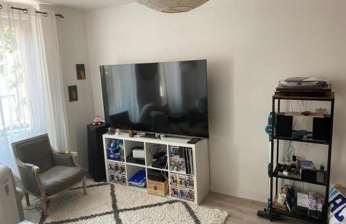 La Celle-sous-Gouzon Apartment | Appartement terrasse à 5 mn des grands buffets
