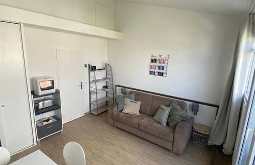 Saint-Martin-de-Re Apartment | Appartement Tres Bien Situe AU Coeur DE Saint Martin DE RE
