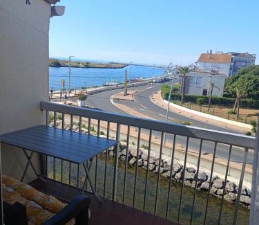 Valras-Plage Apartment | Appartement les flots bleues