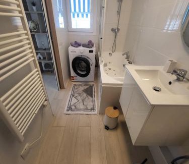La Grande-Motte Apartment | Appartement lumineux avec vue sur mer a 50 m de la plage et du centre