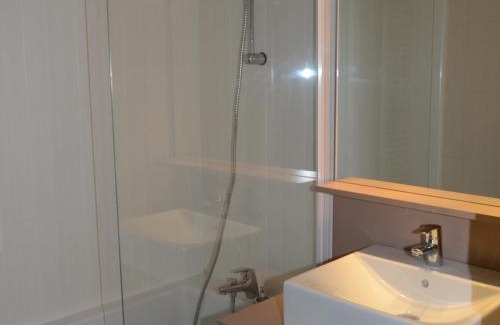 Flaine Apartment | Appartement Lumineux au Pied des Pistes avec Piscine, Parking, Spa et Grande Terrasse - FR-1-425-18