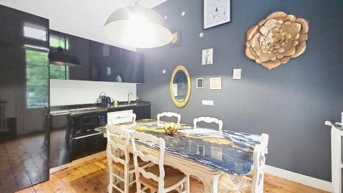 Bagneres-de-Luchon Apartment | Appartement Maison Eugenie