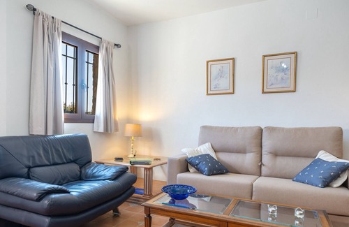 Algarinejo Apartment | Appartement met Uitzicht op de Bergen met Eigen Tuin
