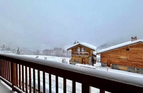 Meribel-Mottaret Apartment | Appartement moderne à Méribel avec balcon, parking et WIFI - FR-1-613-112