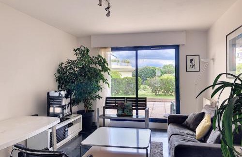 Granville Apartment | Appartement moderne avec terrasse et parking, au cœur de Granville, à deux pas de la plage ! - FR-1-361-77