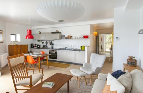 Sauzon Apartment | Appartement moderne avec vue sur port et balcon à Sauzon - FR-1-418-188