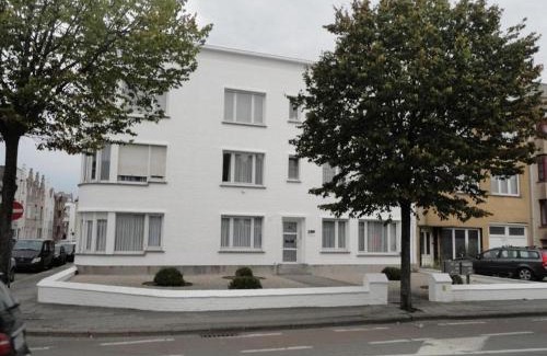 Blankenberge Apartment | appartement nabij station op begane grond in residentie jane - niet goed geld terug garantie - 10 minuten tot centrum brugge