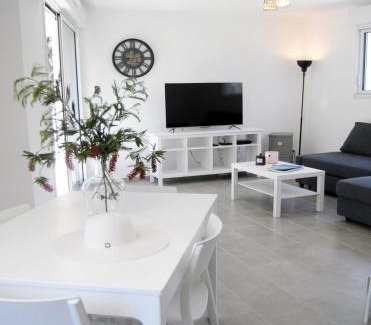 Cavaliere Apartment | Appartement neuf, en centre ville, terrasse et plages 5mn à pieds!