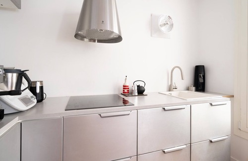 Quartier de la Folie-Mericourt Apartment | Appartement Ottomane - Welkeys