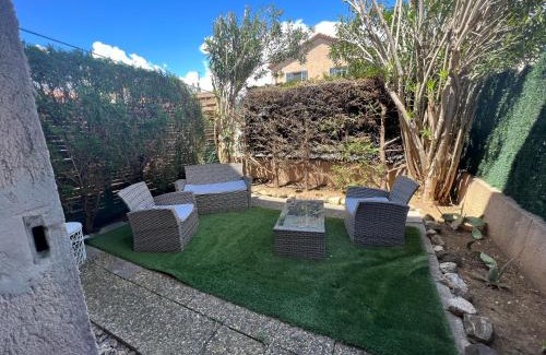 La Londe-les-Maures Apartment | Appartement pour 2 personnes en ville avec terrasse
