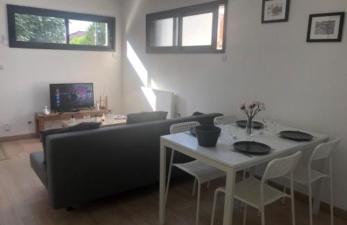 Bron Apartment | Appartement paisible proche centre ville