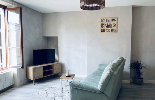Charlieu Apartment | Appartement Plein Centre de Charlieu 5 Couchages