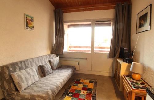 Les Carroz-d'Araches Apartment | Appartement rénové 2 pièces, 6 personnes, pied des pistes, proche commerces et services, parking inclus - FR-1-572-132