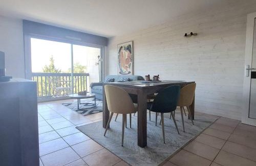Pyrenees 2000 Apartment | Appartement rénové 3 pièces avec terrasse, casier à skis et parking privé à Bolquère - FR-1-592-40
