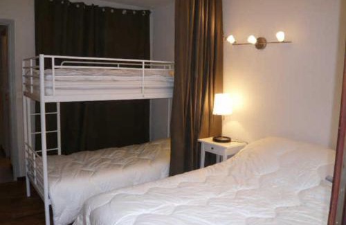 Villard-de-Lans Apartment | Appartement rénové 43m² avec 2 balcons, parking gratuit et Wi-Fi, à Villard-de-Lans - FR-1-515-66