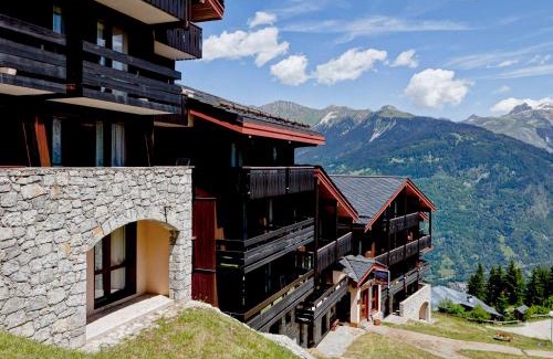 Courchevel Apartment | Appartement rénové près des pistes avec terrasse, ski, parking et cuisine équipée - FR-1-514-48