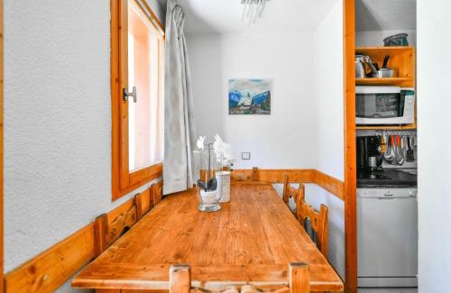 Courchevel Apartment | Appartement rénové près des pistes avec terrasse, ski, parking et cuisine équipée - FR-1-514-48